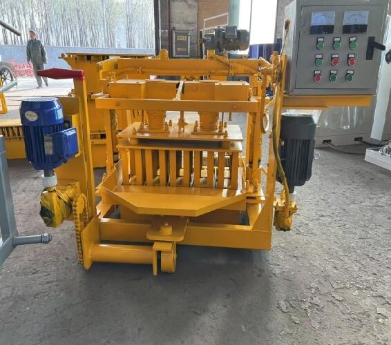 Small Mobile Concrete Brick Making Machine