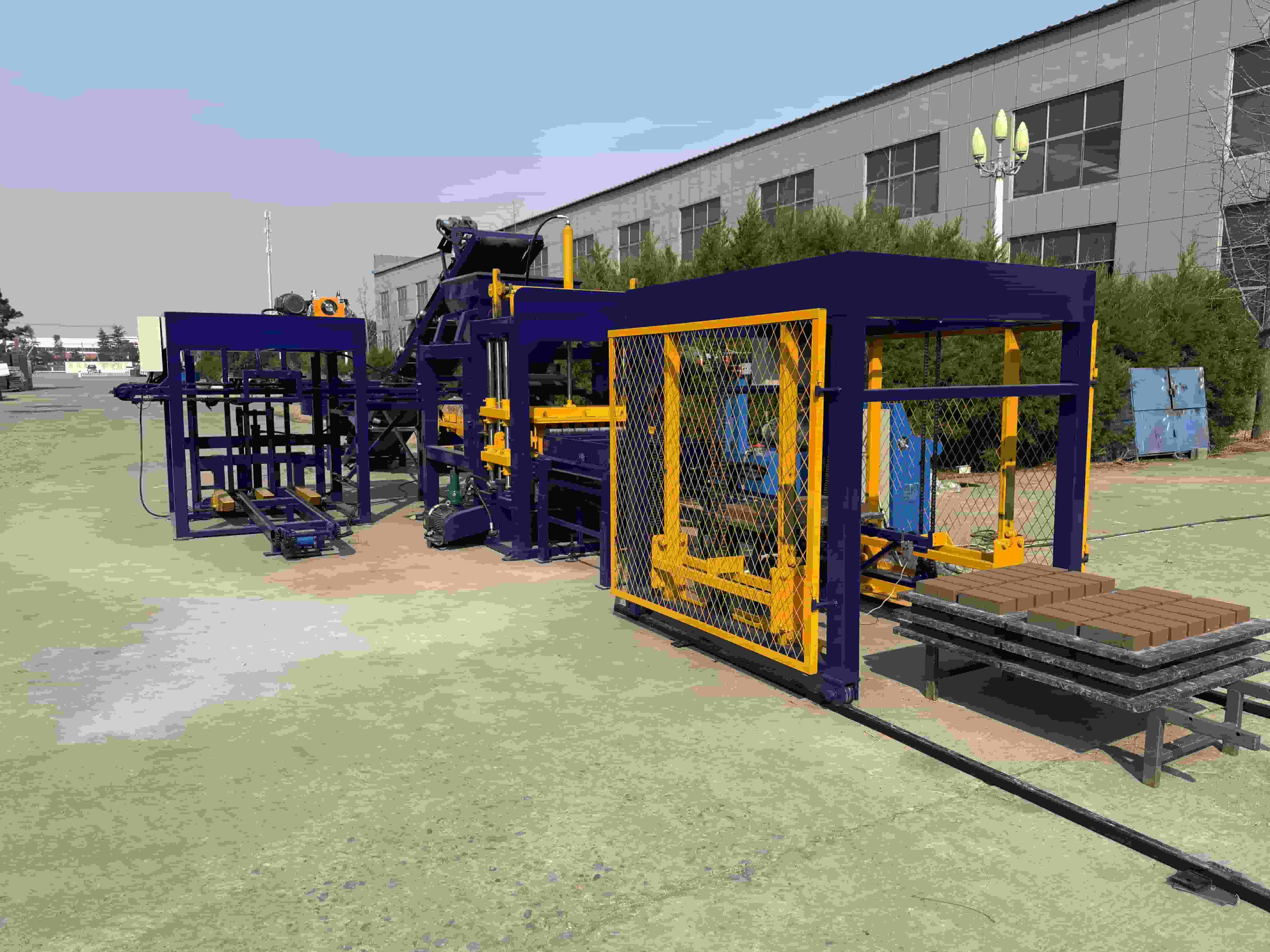 QT4-15S Fully Automatic Building Brick Production Machine