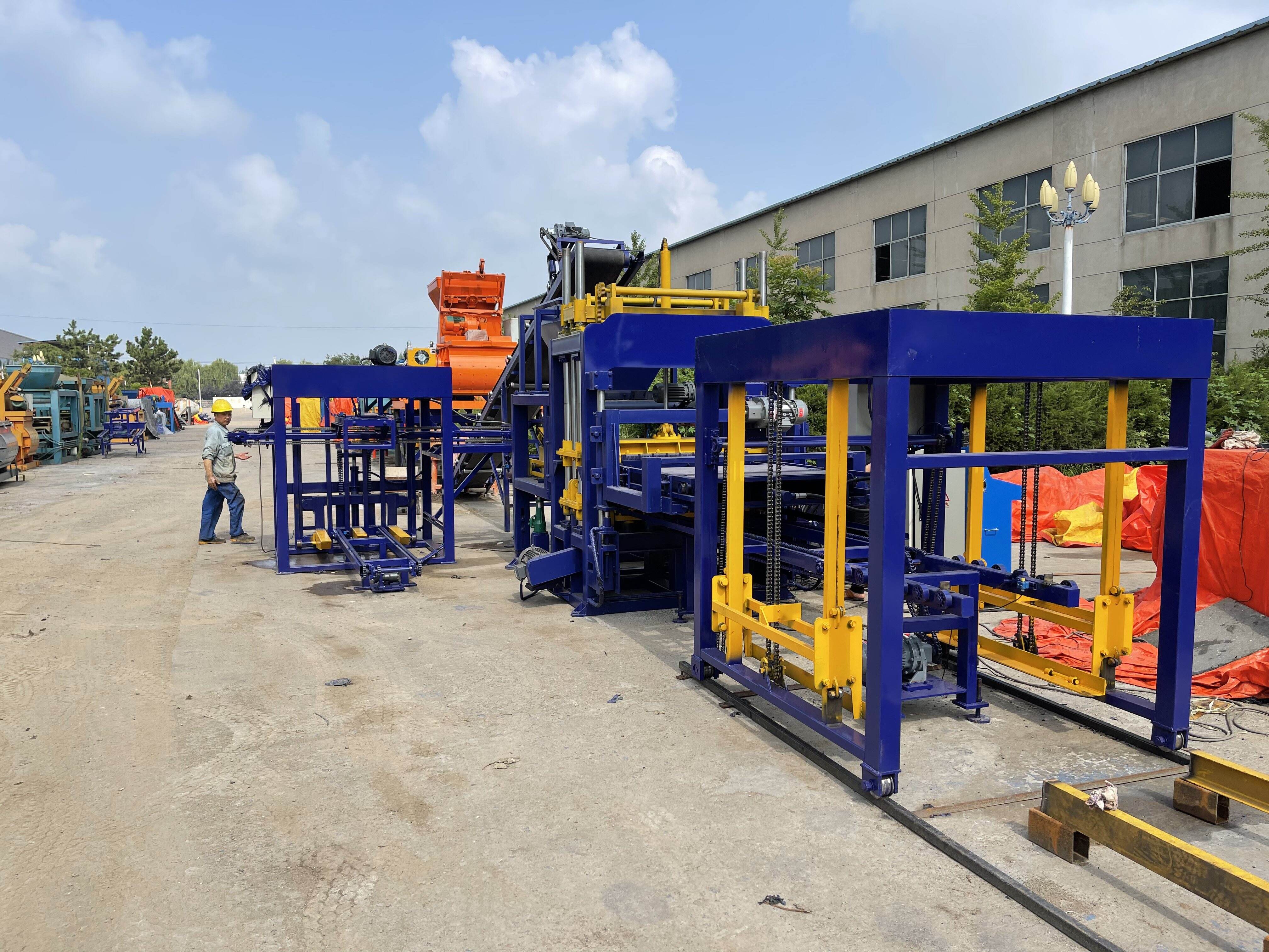 QT5-15 Concrete Brick Making Machine