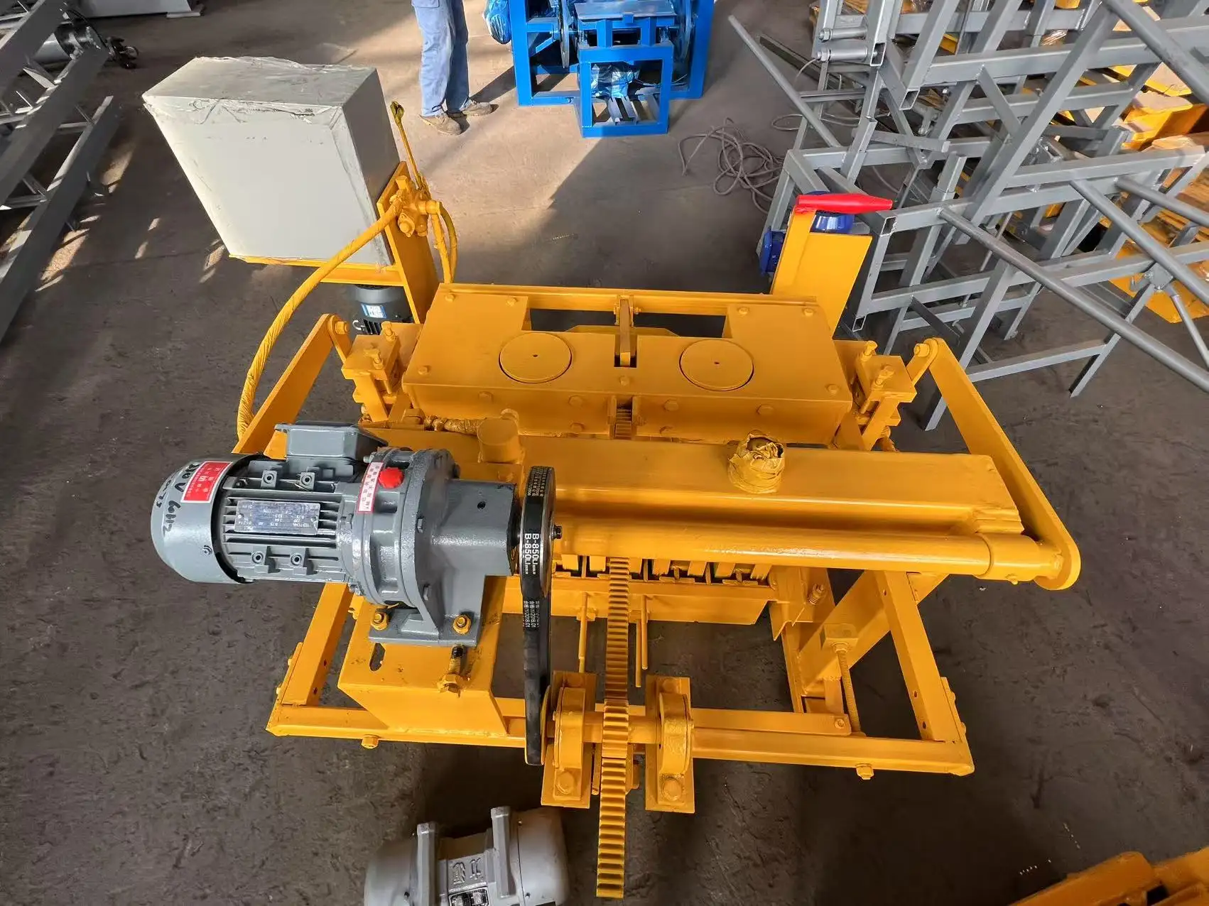 Küçük Beton Blok Üretim Makinesi | Kompakt ve Verimli