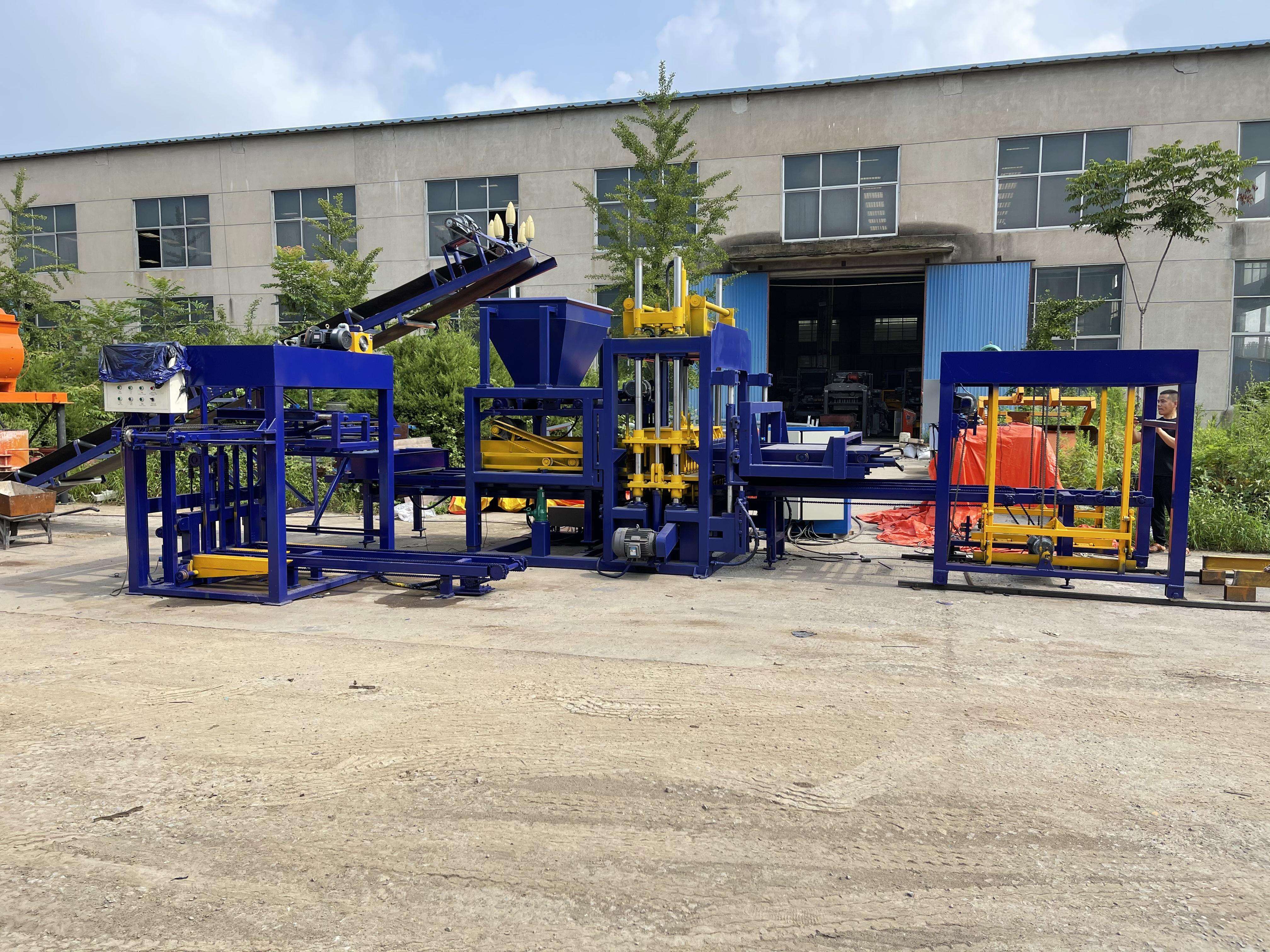 QT5-15 Concrete Brick Making Machine