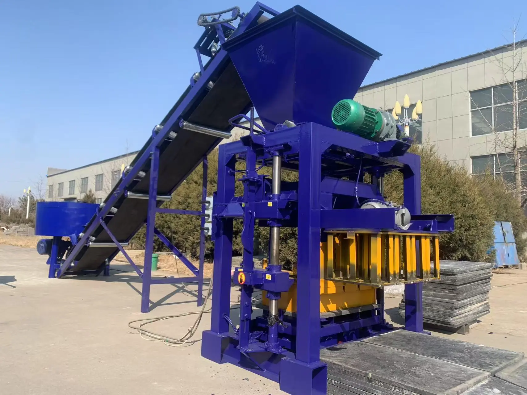 QTJ4-35 Semi Automatic Concrete Block Machine