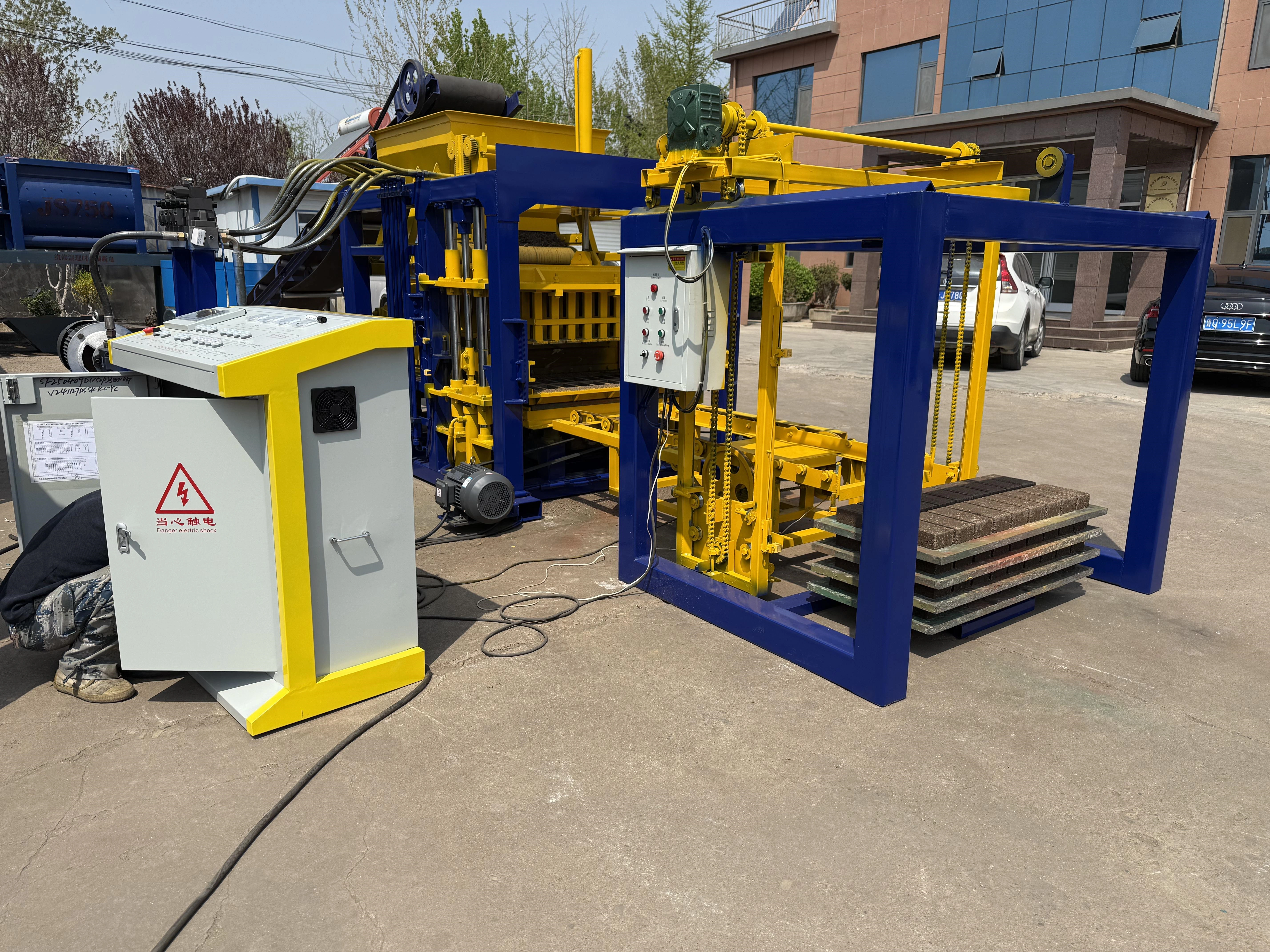 QT4-15B Hydraulic Fully Automatic Cement Hollow Brick Making Machine