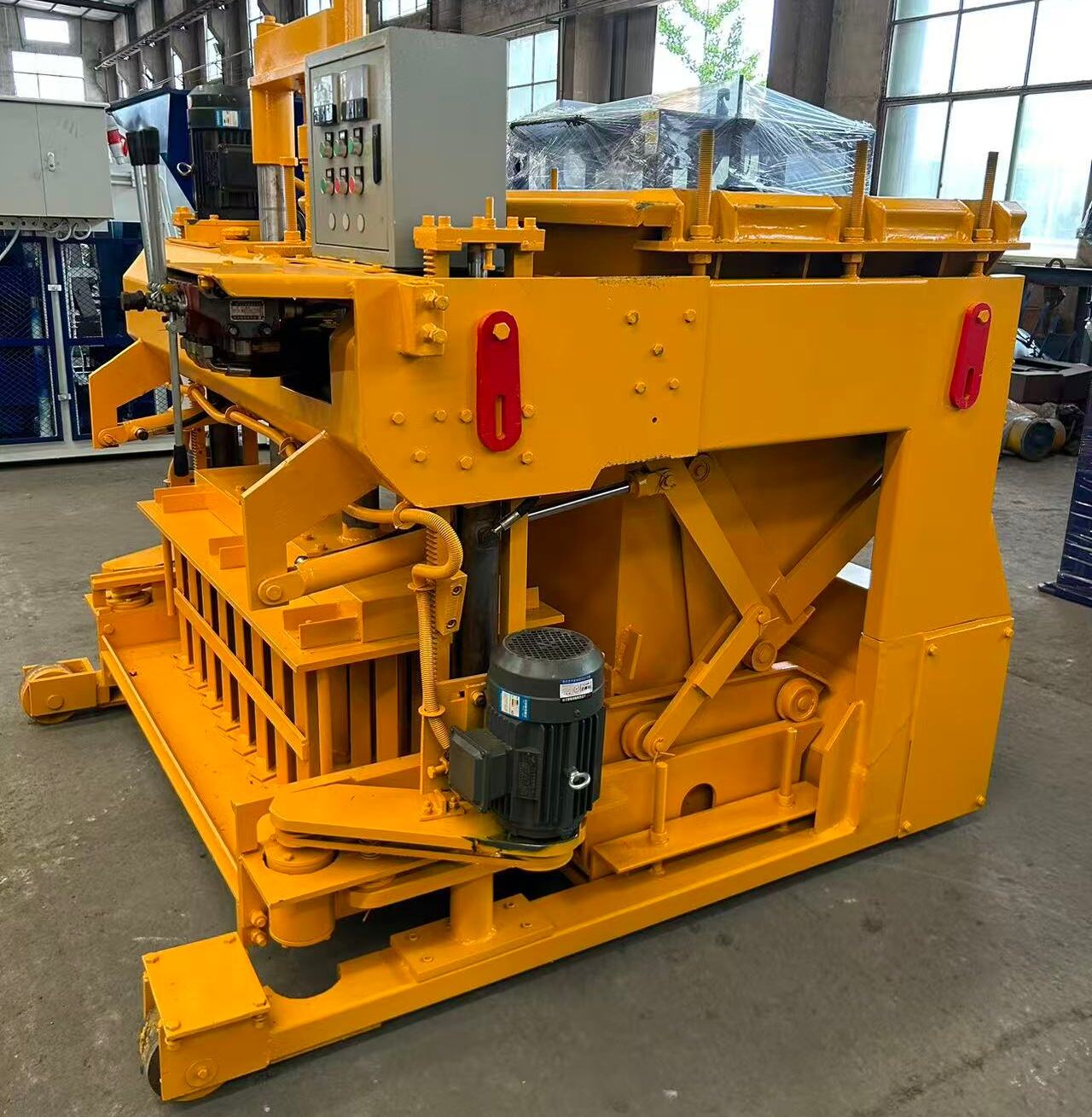 Machine à briques en béton QMJ-6A : Échelle industrielle, certifiée ISO ...