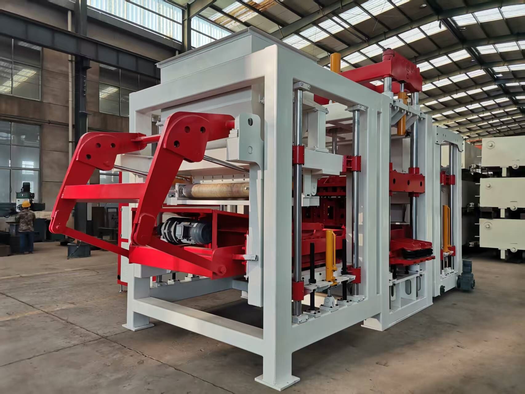 QT18-15 Large Fully Automatic Concrete Hollow Brick Machine