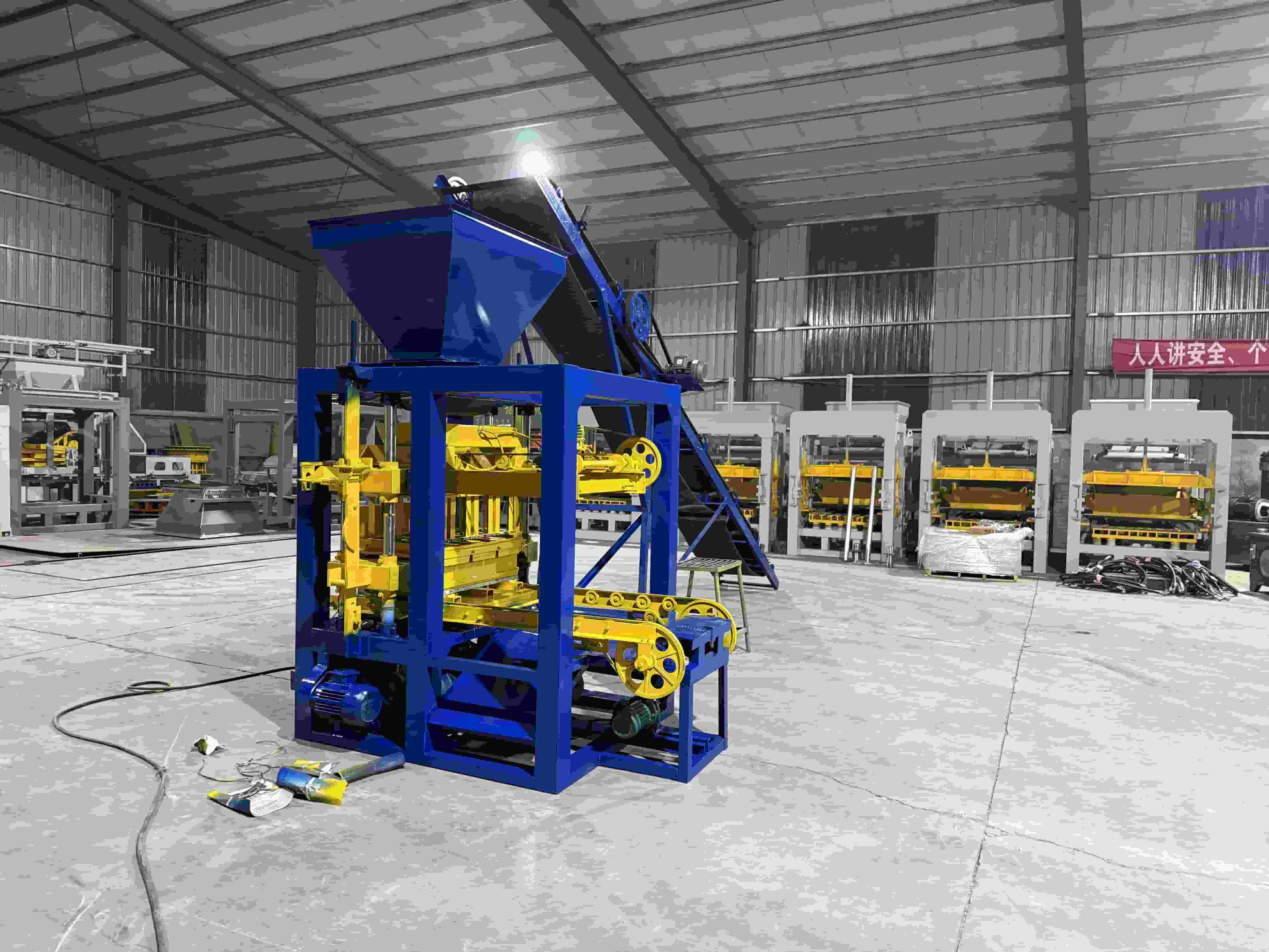 Yarı Otomatik Boşluklu Blok Makinesi | Verimli Üretim