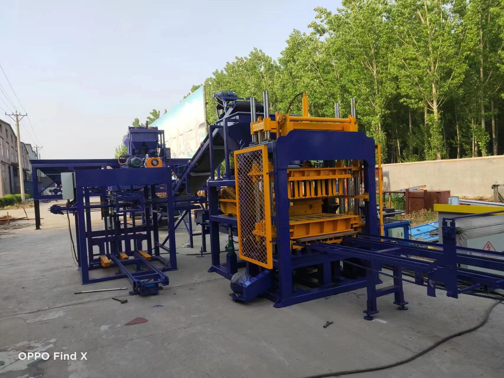 QT5-15 Concrete Brick Making Machine