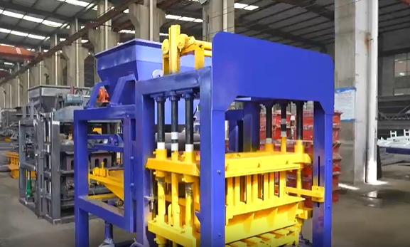 QT4-15_automatic_brick_making_machine