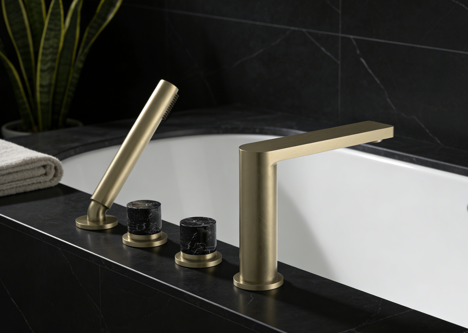 На что обратить внимание при покупке смесителя для ванны для отелей