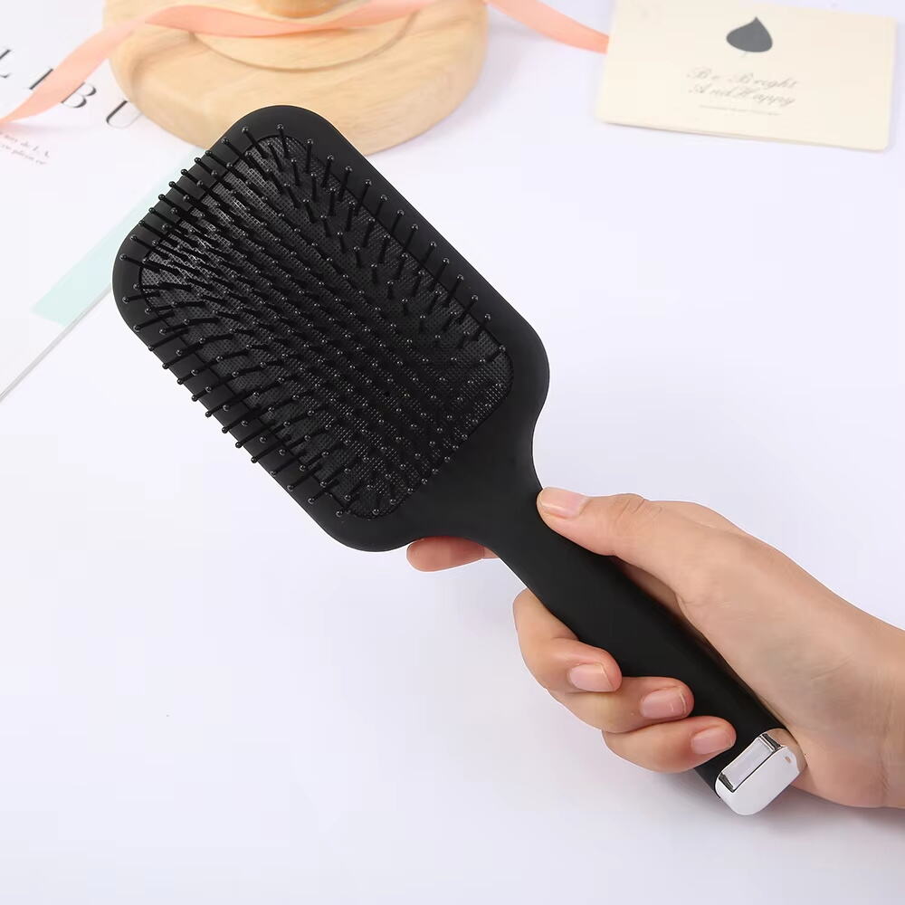 How Does a Hairbrush Improve Shine and Smoothness?