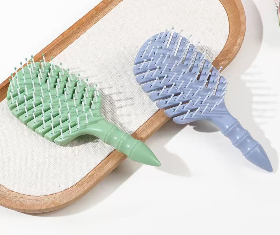 Why Choose a Hairbrush Manufacturer for Custom Designs?