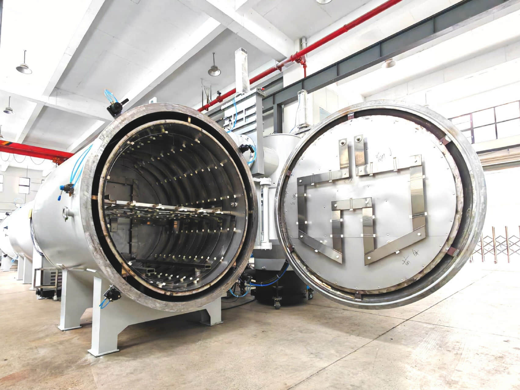 Large Vacuum Furnace and Ultra-High-Temperature Vacuum Furnace