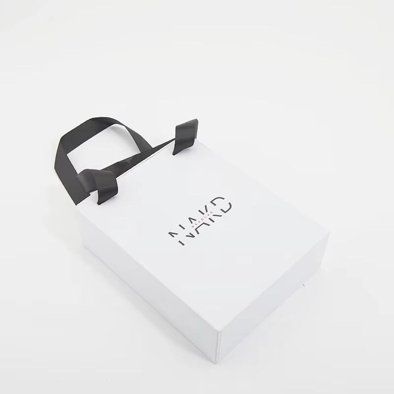 Was macht ein Parfum-Verpackungsdesign besonders auffällig im Regal?