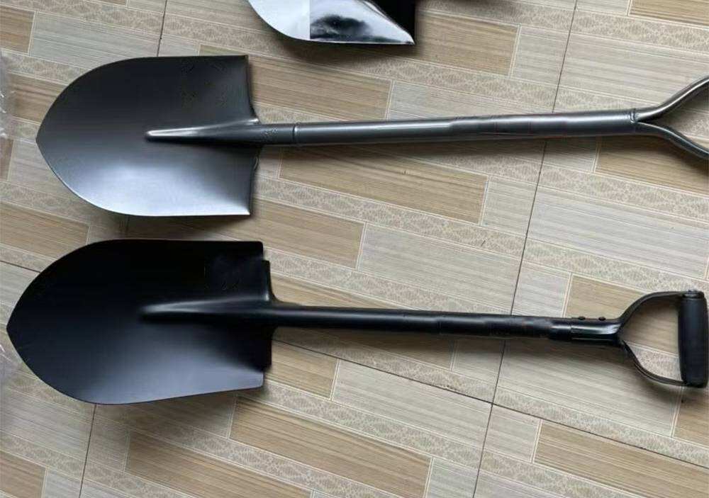 Welding process of the shovel with steel handle