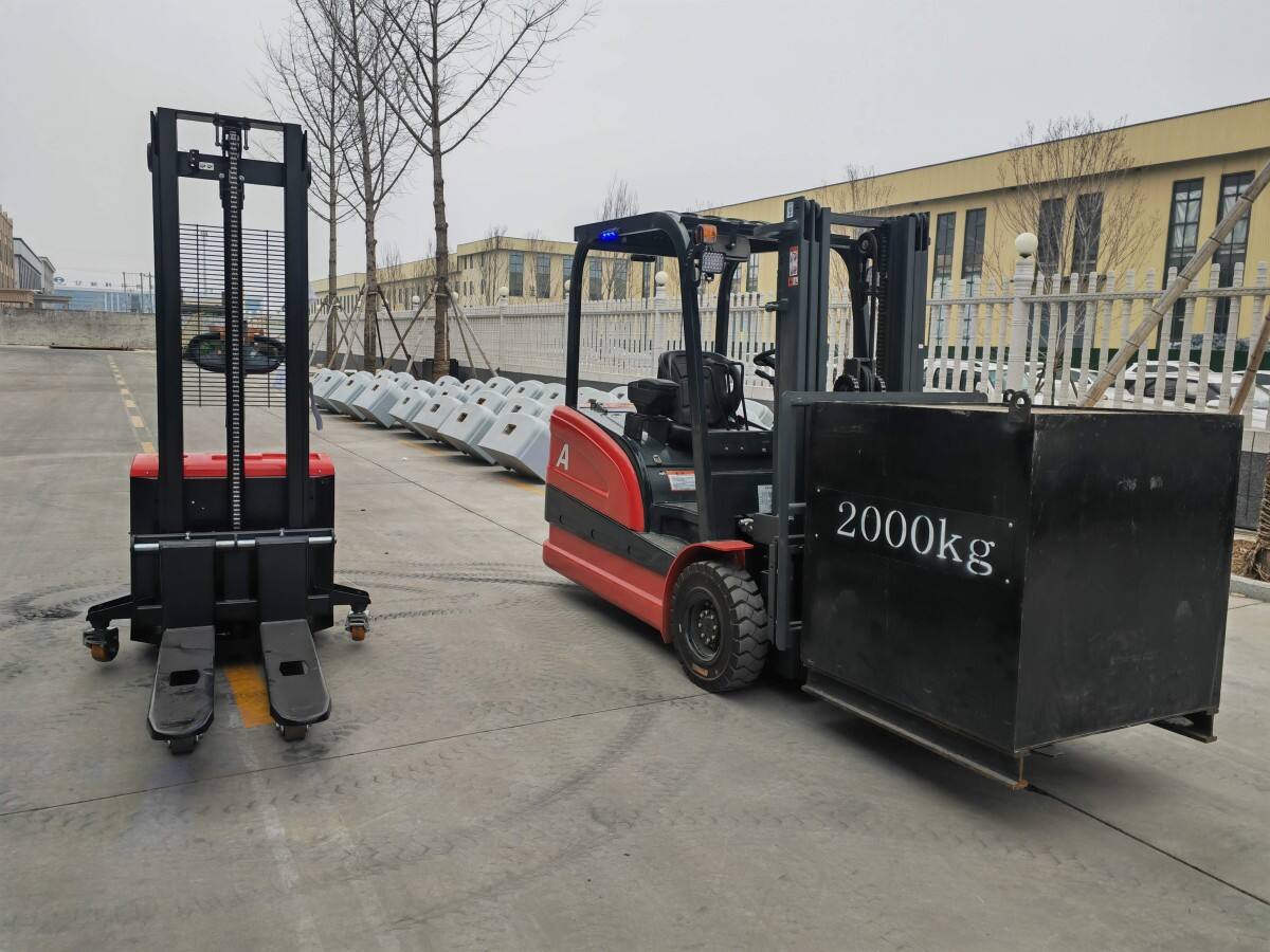 Electric forklifts and stacker cranes ordered from Poland have been exported.