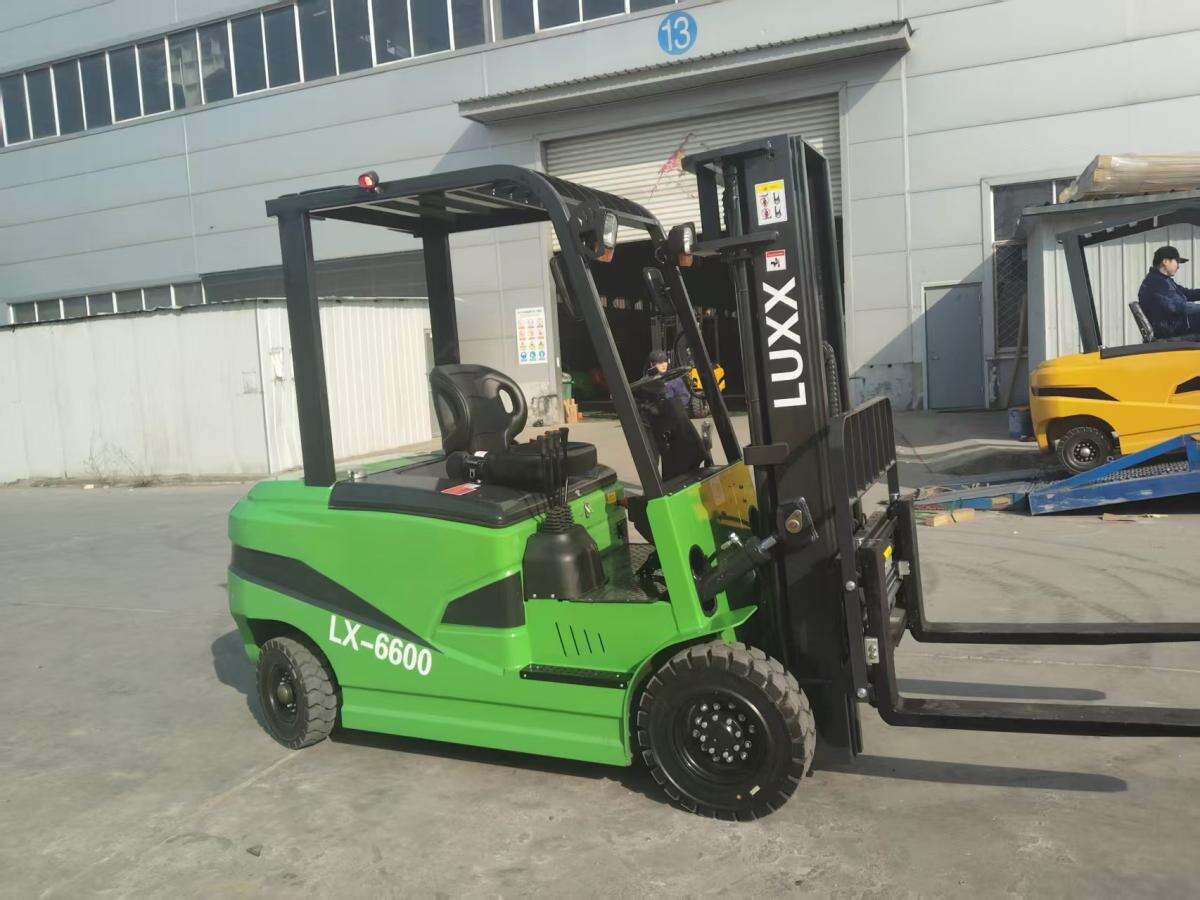 forklift-1(1).jpg