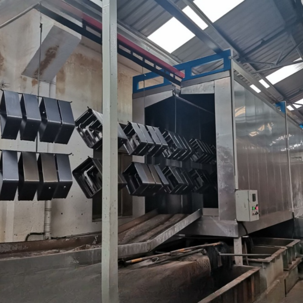 What to note when using powder coating booth for plastic spraying?