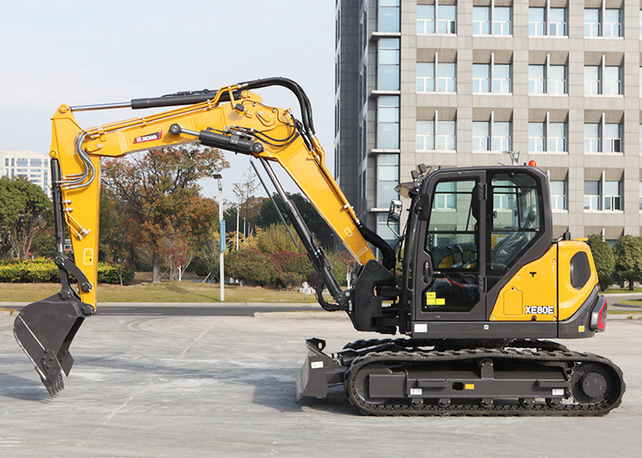 How Does a Motor Grader Achieve Such Precise Surface Leveling?