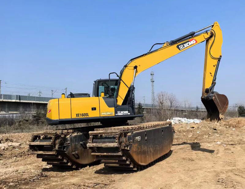 Amphibious Excavators For Dredging & Wetland Work
