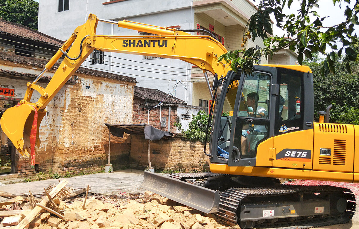 Superior Operator Comfort and Safety Features