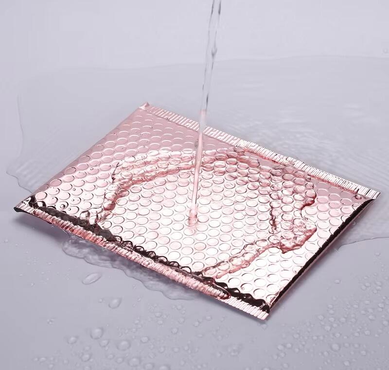 What are the key tips for using mailer bags to protect items?