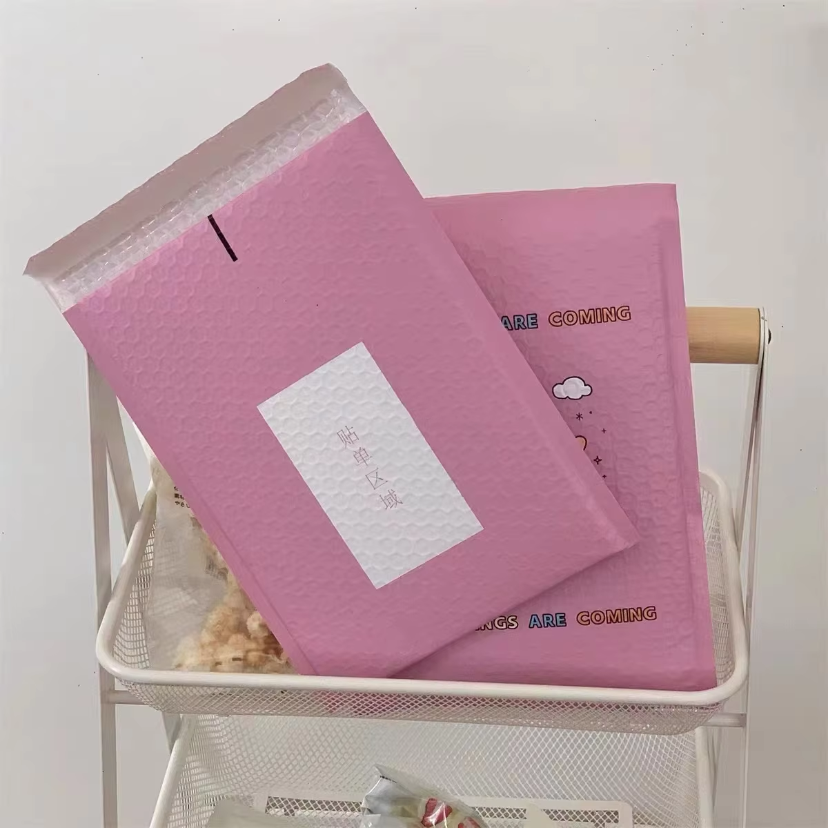 How to reuse mailing bags in an environmentally friendly way?