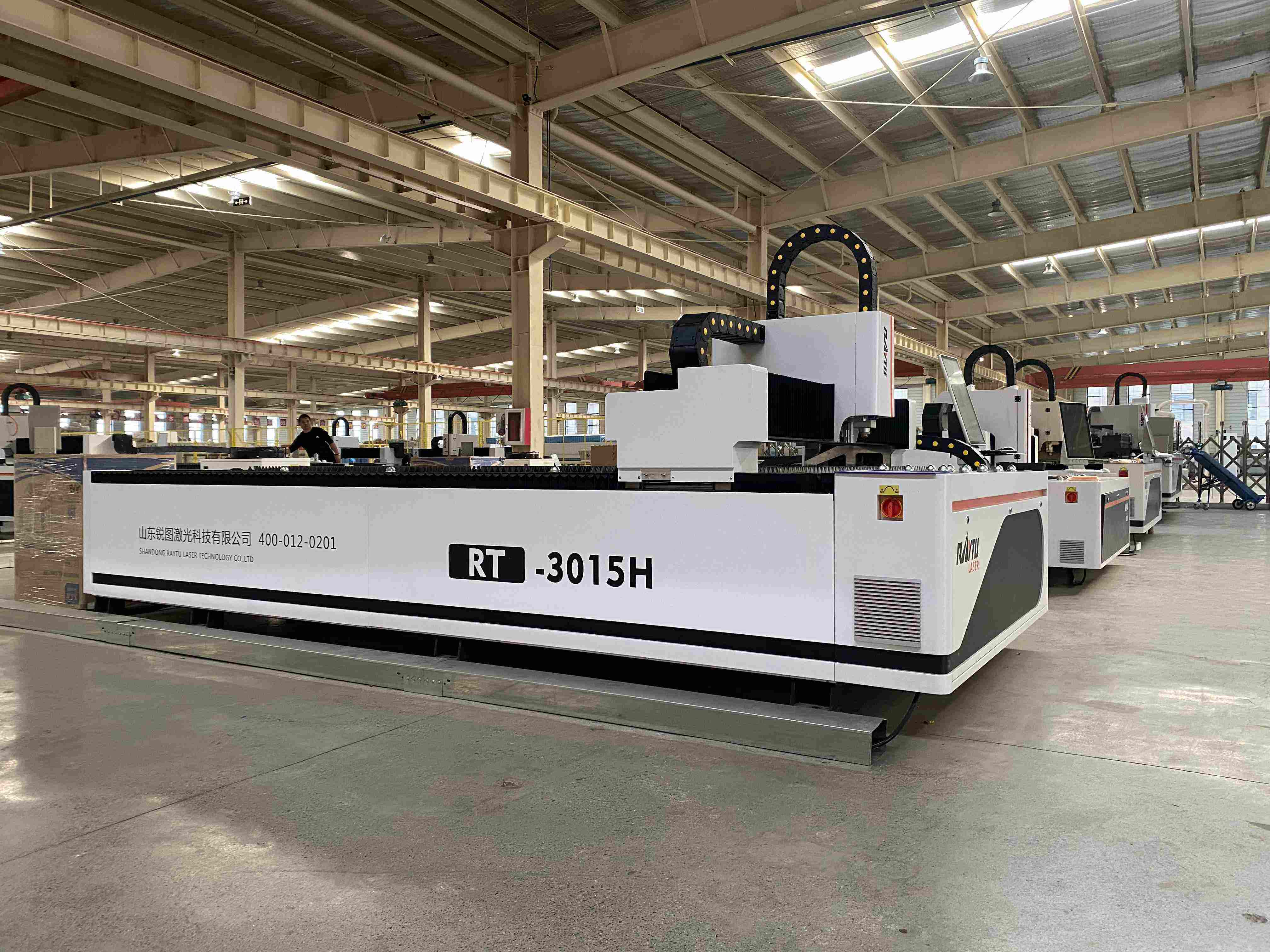 Pacu Produksi Anda dengan Pemotong Laser Serat Industri