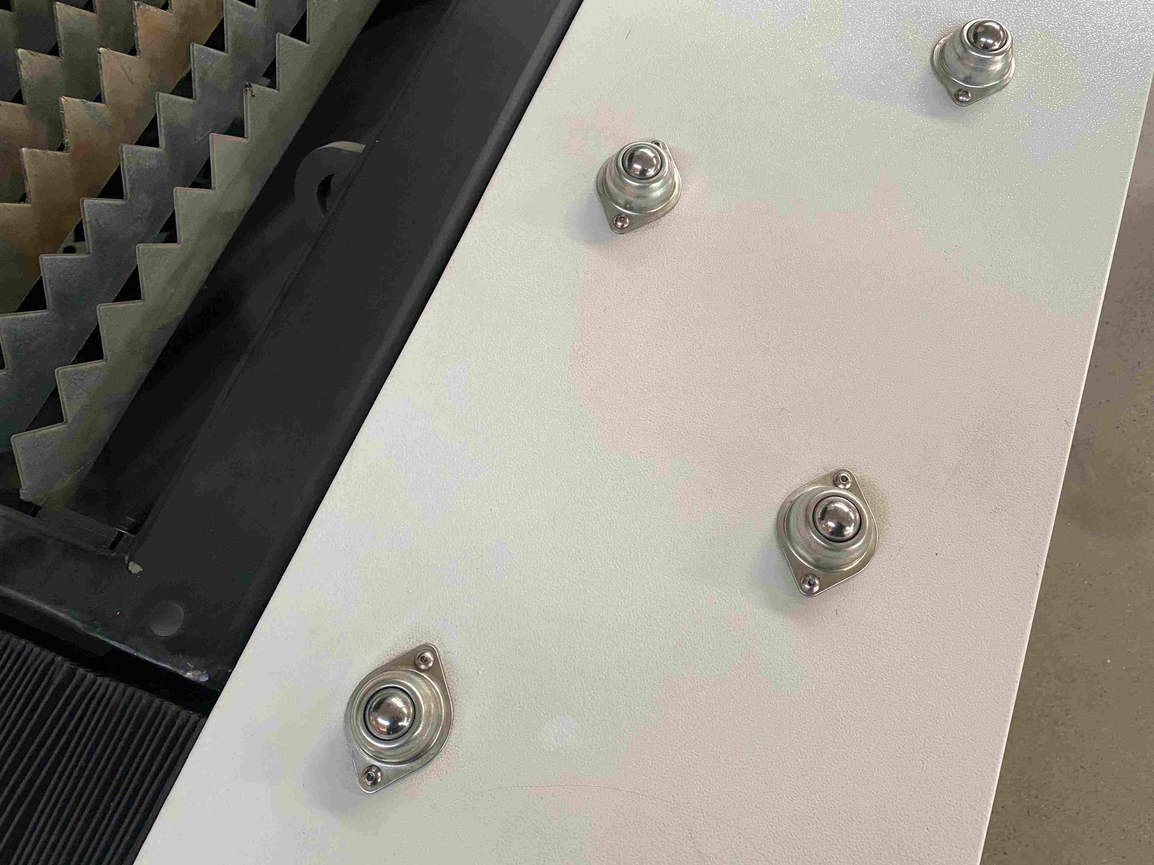 Kaikkisuuntainen koulutus ja tukimateriaalit