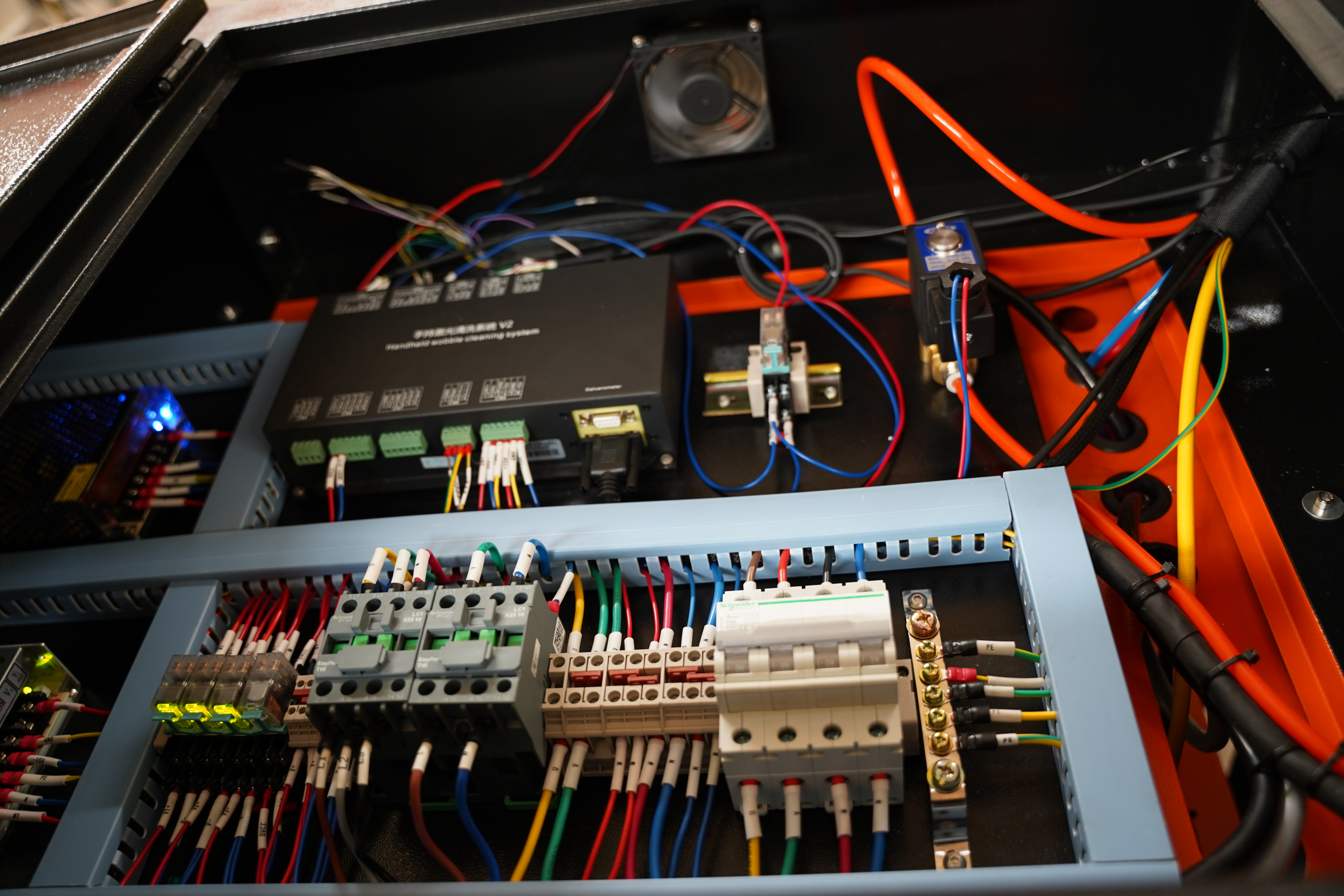 Ikhtisar Mesin Pembersihan Permukaan Laser untuk Aplikasi Pembersihan Bertinggi Kinerja