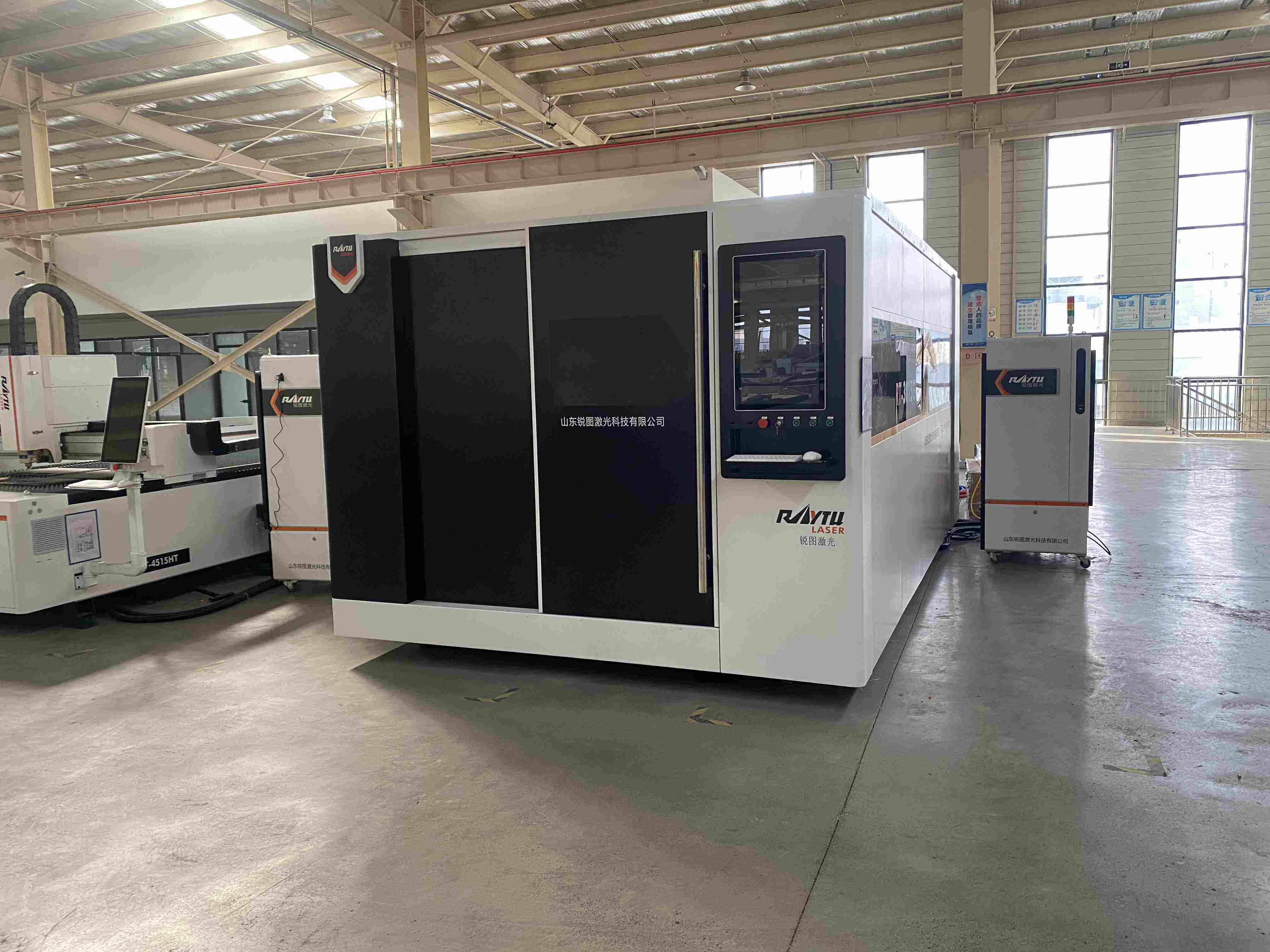 Top level suppliers of Fiber Laser Cutting Machines.