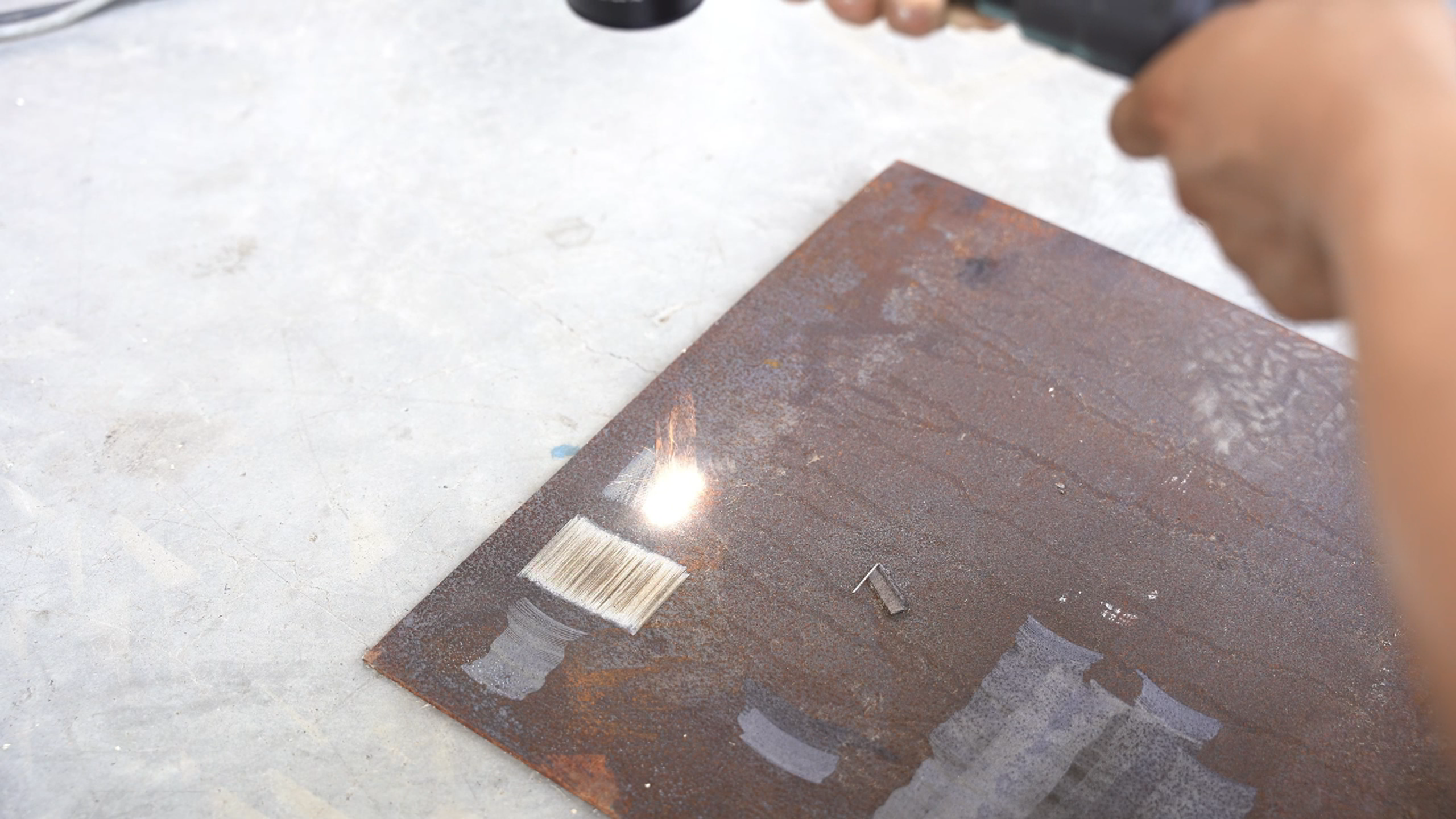 Laserpuhdistuslaitteet teollisuuskäyttöön