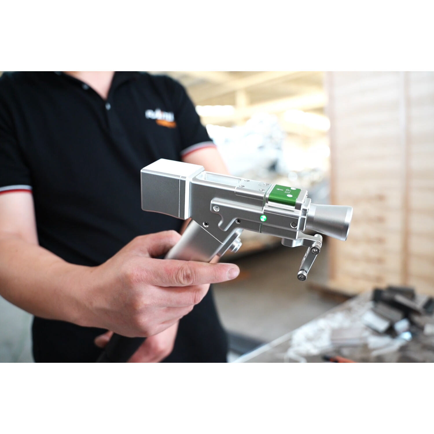 Vahva laserpuhdistuslaitteisto ilman omistusta sekoitukselle