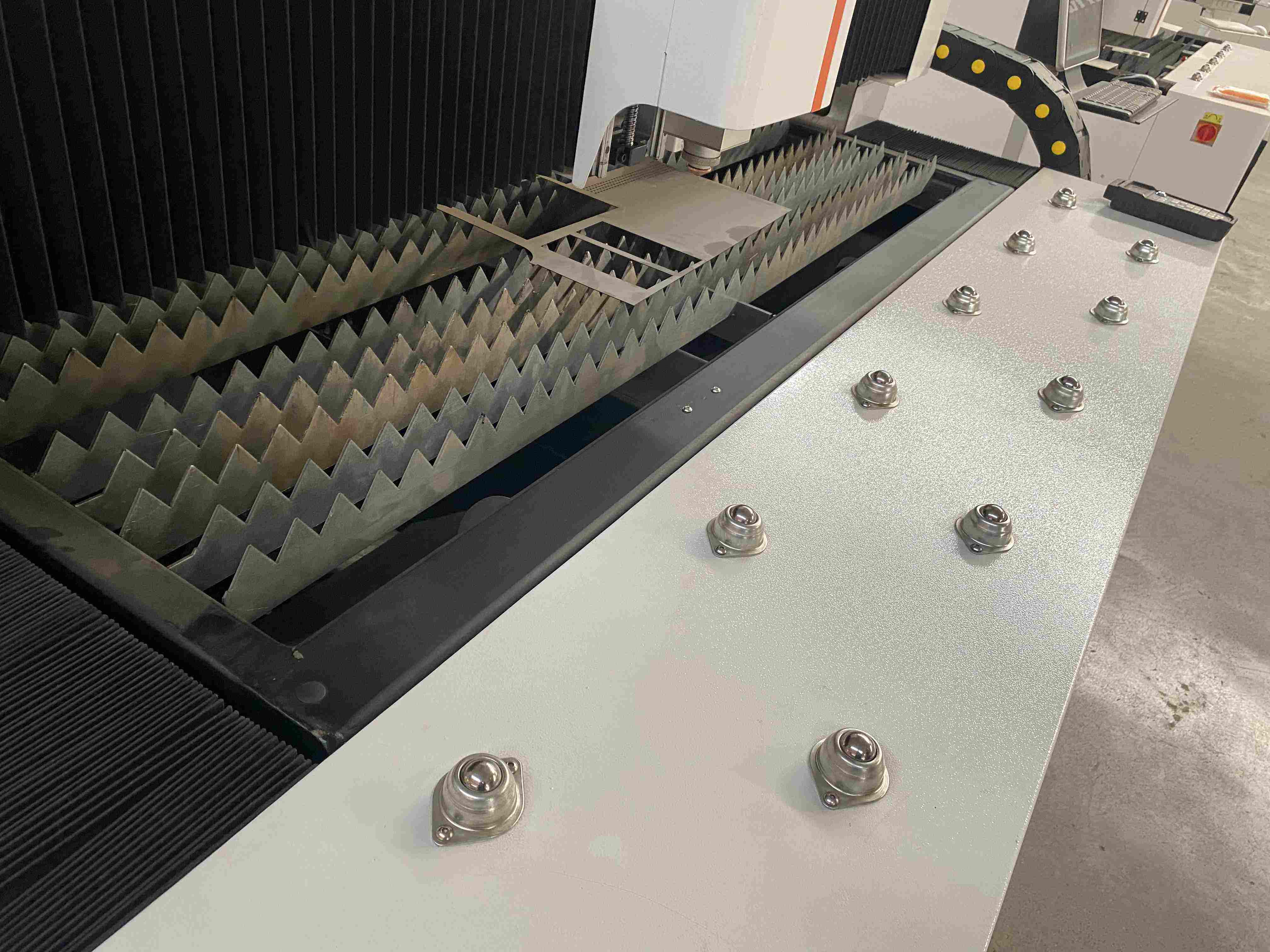 Maailmanlaajuinen läsnäolo ja tuki