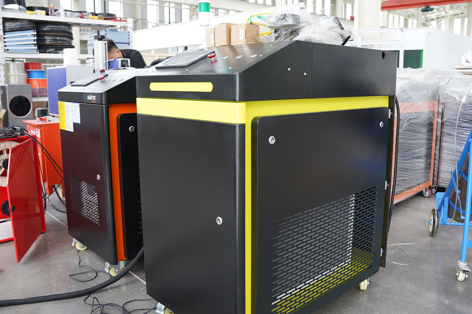 What Advantages Does Laser Cleaning Machine Offer in Surface Treatment?