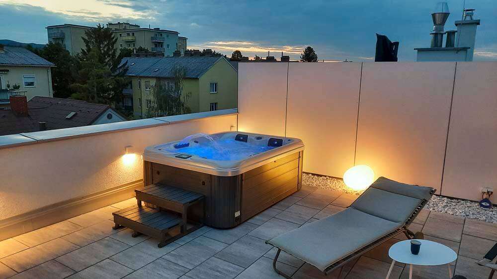 What Custom Jacuzzi Tub OEM Means for Your Biz