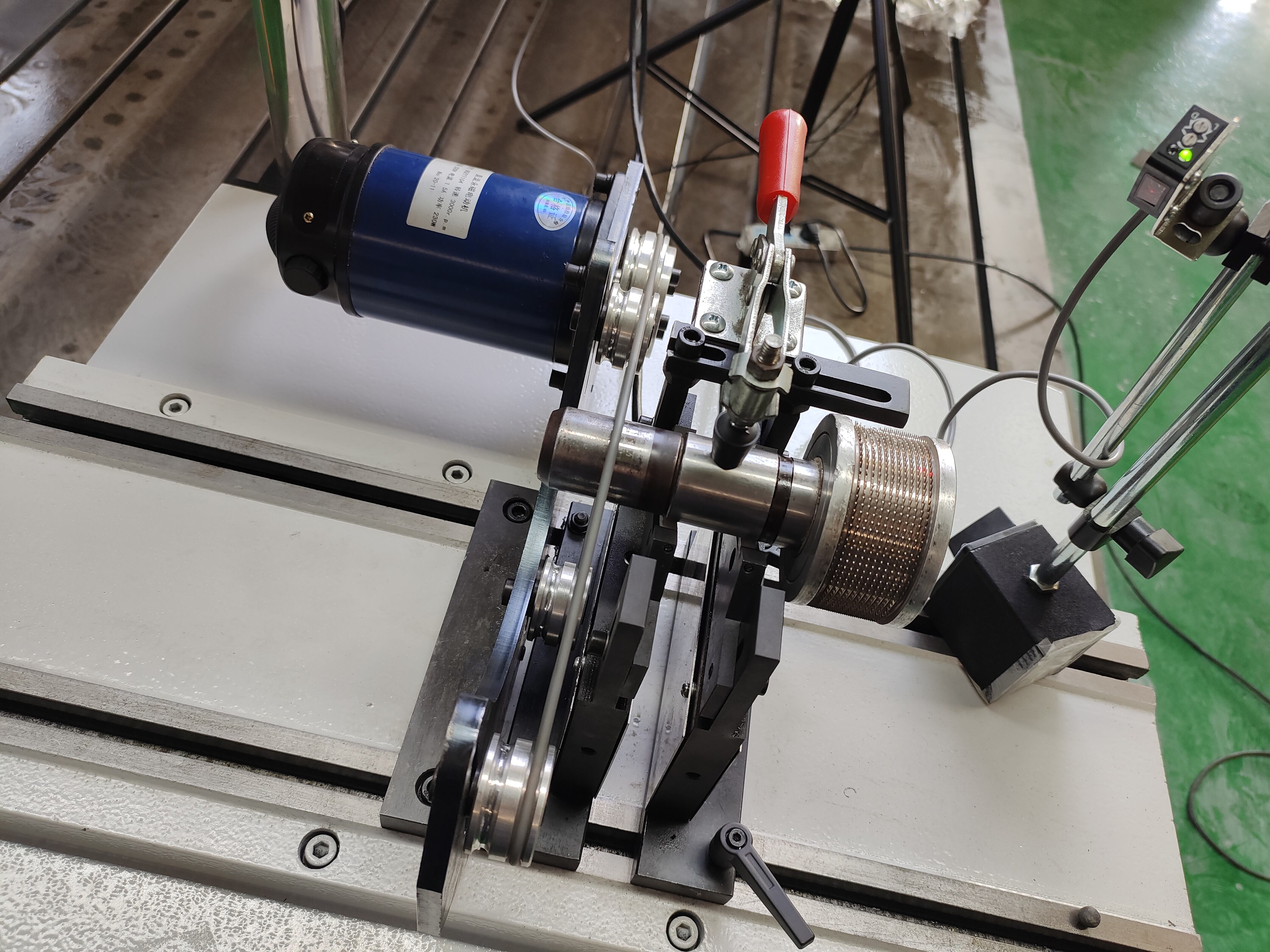 Kaip rotorius balansuojantis įrenginys gali sumažinti virpesius ir triukšmą aukšto greičio turbinose?