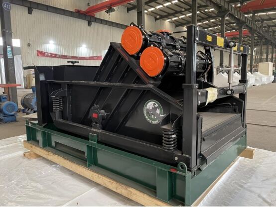 نظام التحكم في المواد الصلبة من خمس مراحل: معالجة تدريجية لإنشاء حاجز فعال وآمن لحفر النفط من شركة بلاك راينو الصناعية