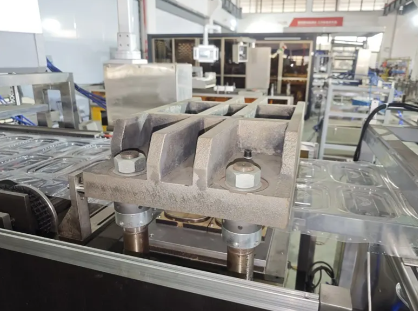 Машина для виготовлення склянок із поліпропілену — високопродуктивне обладнання для виробництва склянок і чашок із ПП