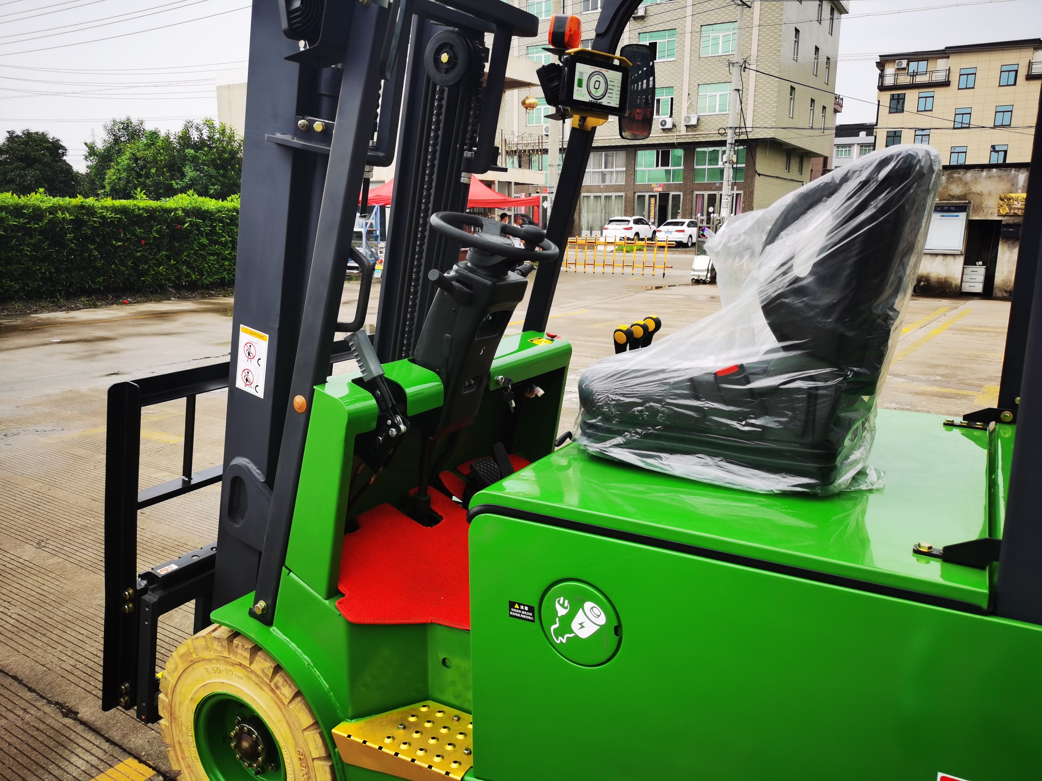 HT25 electric forklift