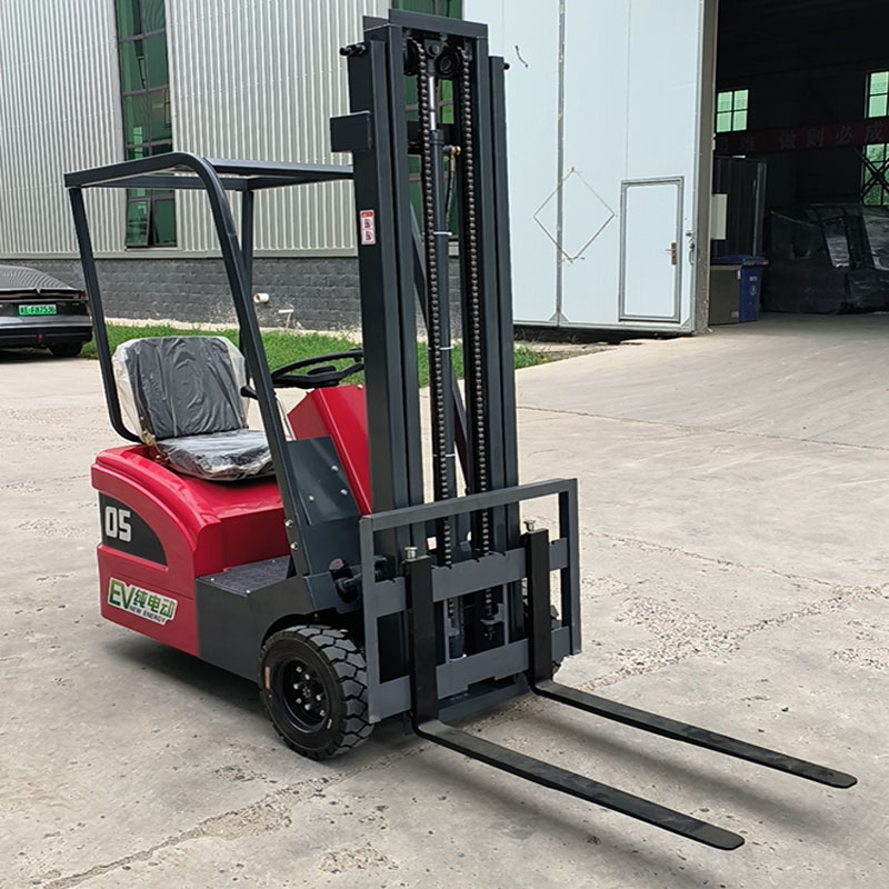 The Advantages of Using an Electric Forklift in Warehouses