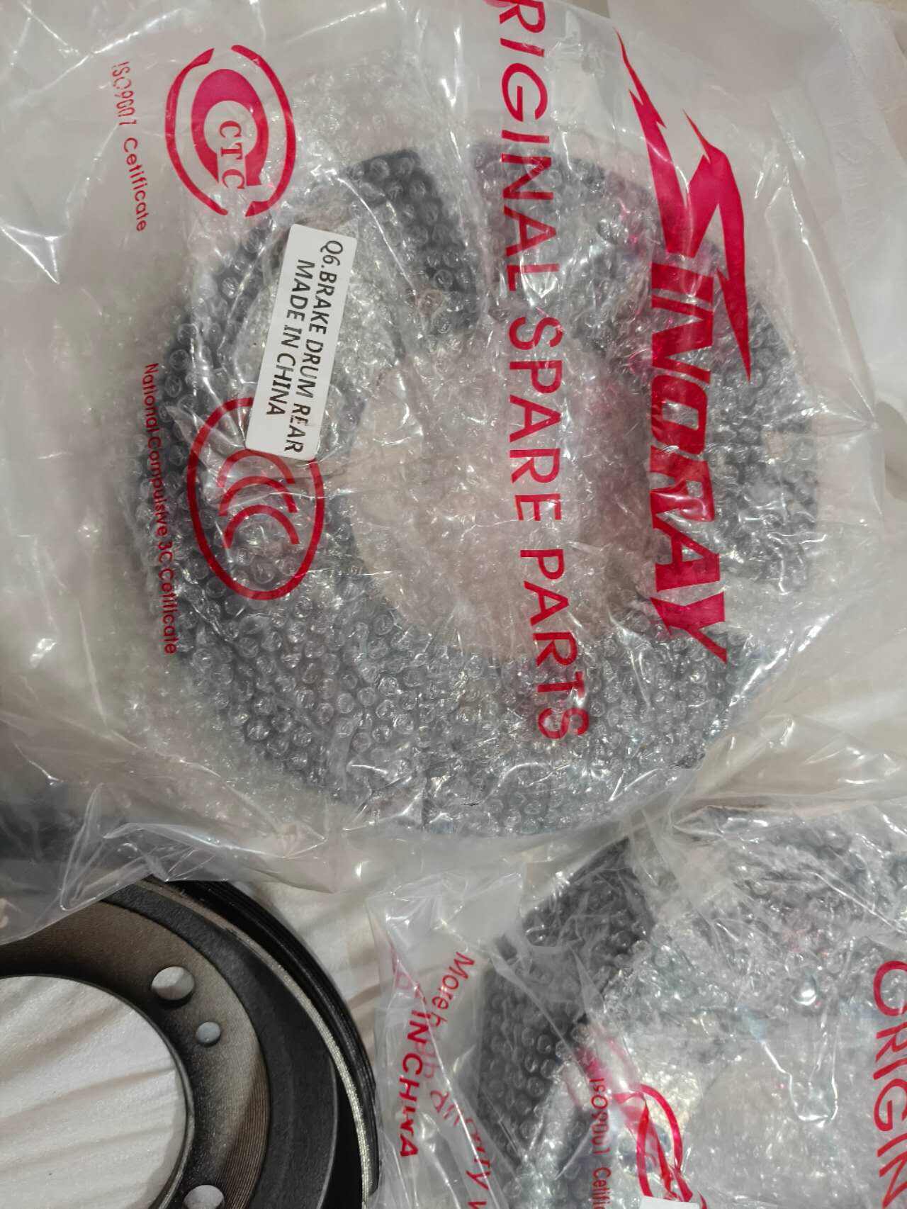 Évaluation Complète des Roues et Pneus