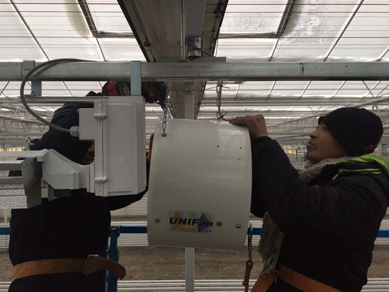 ¿Qué características debe buscar en un ventilador de extracción para invernadero?