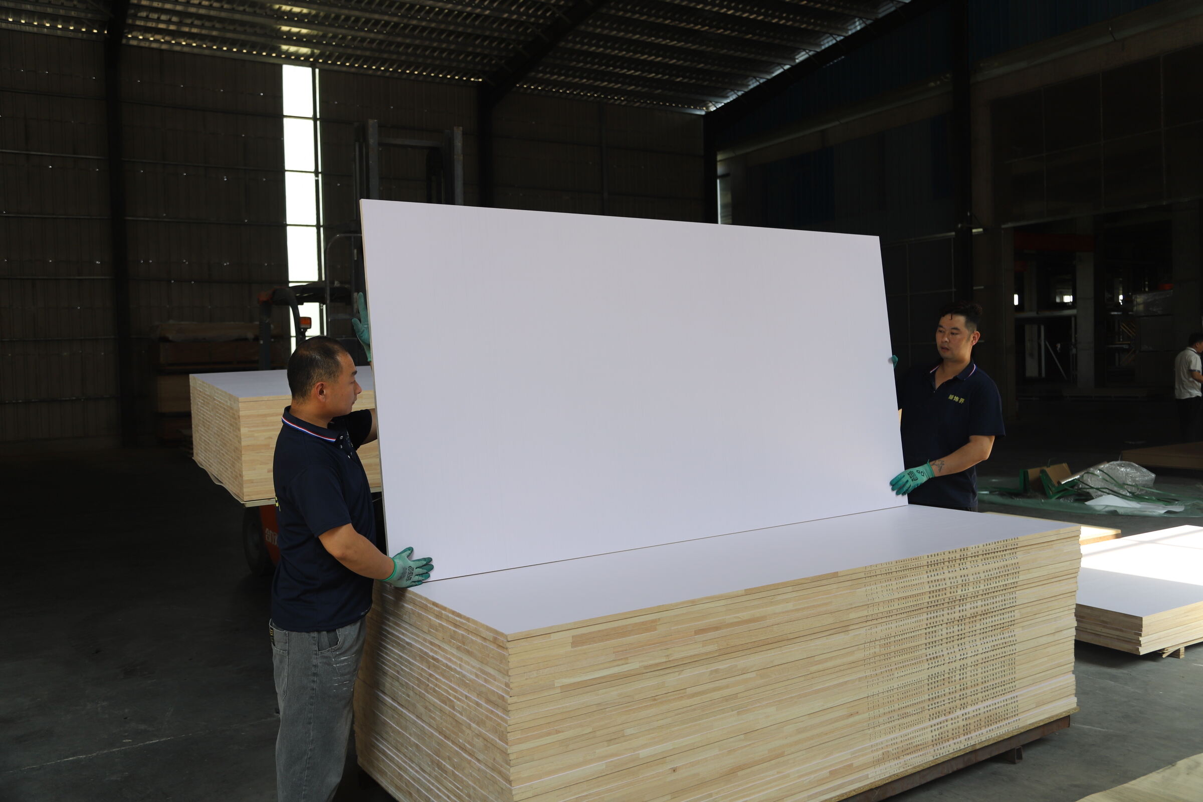 Ván dăm có phù hợp cho các công trình hoàn thiện nội thất thương mại không?