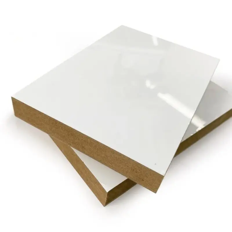 In che modo Pet Board migliora le prestazioni della superficie?