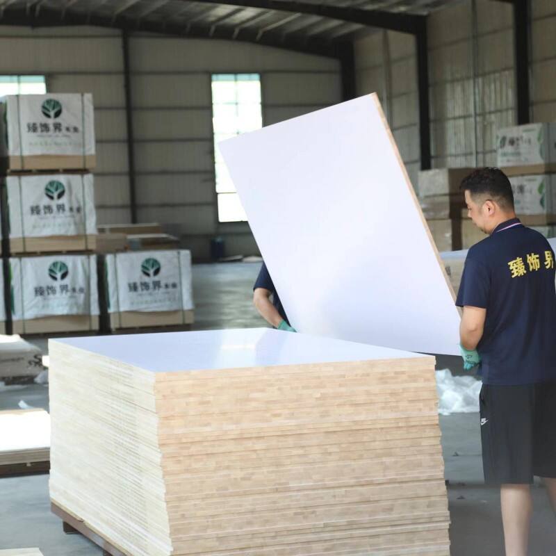 לוחות מועתקים (בלוקבורד) בגודל 1220×2440 מ