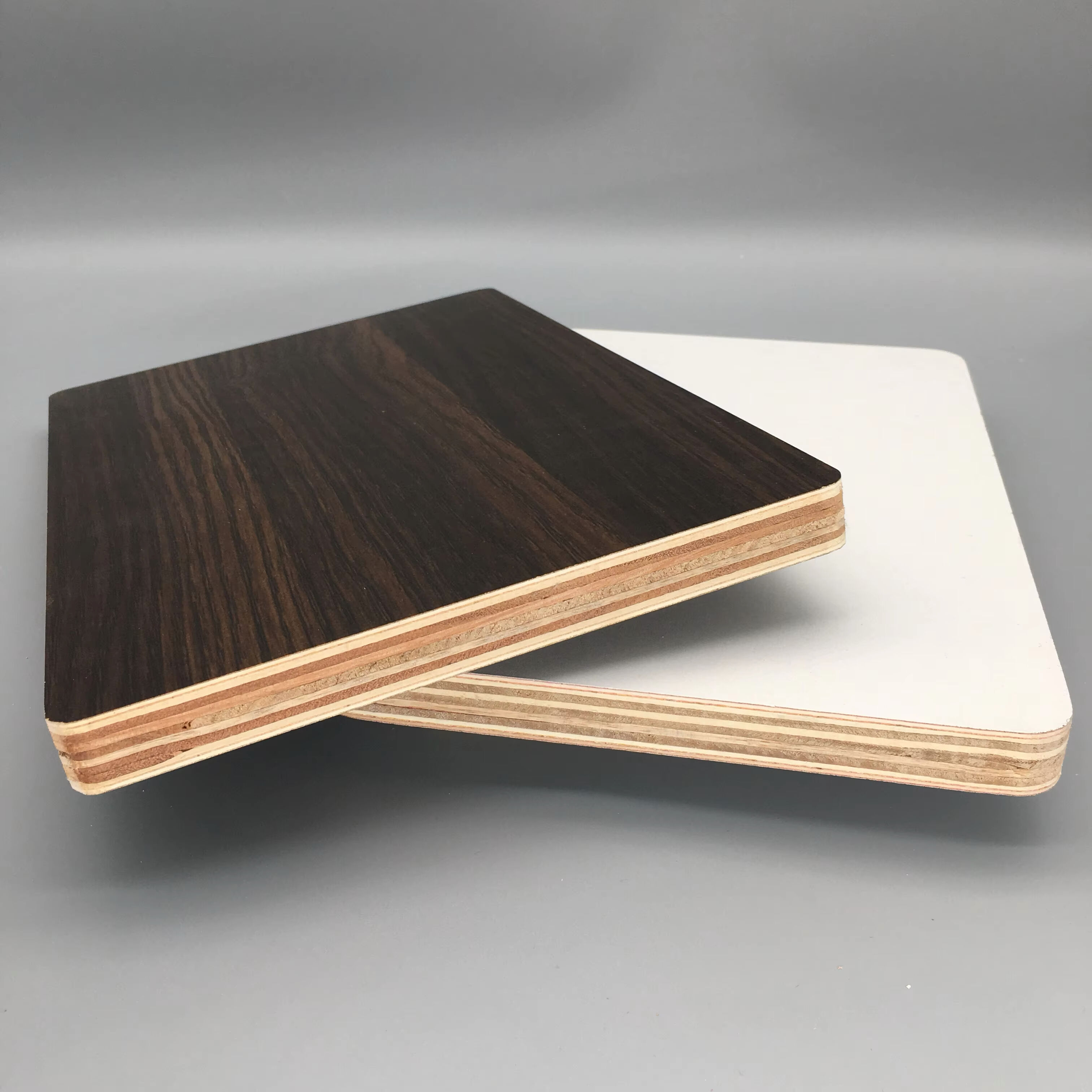 Utmerket overflatekvalitet og mangfoldighet i ferdigbehandling