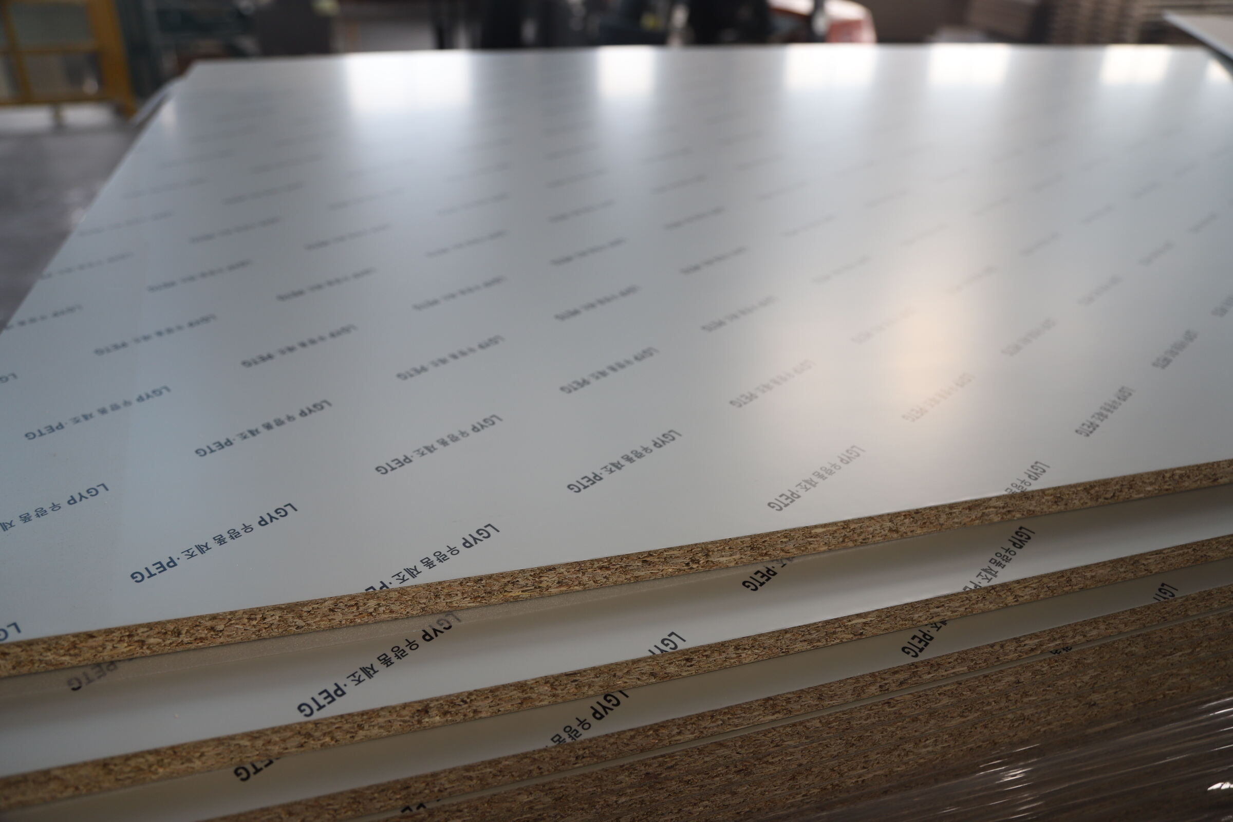 戦略的な合板家具の厚さ選定による経済的効率性と持続可能な価値