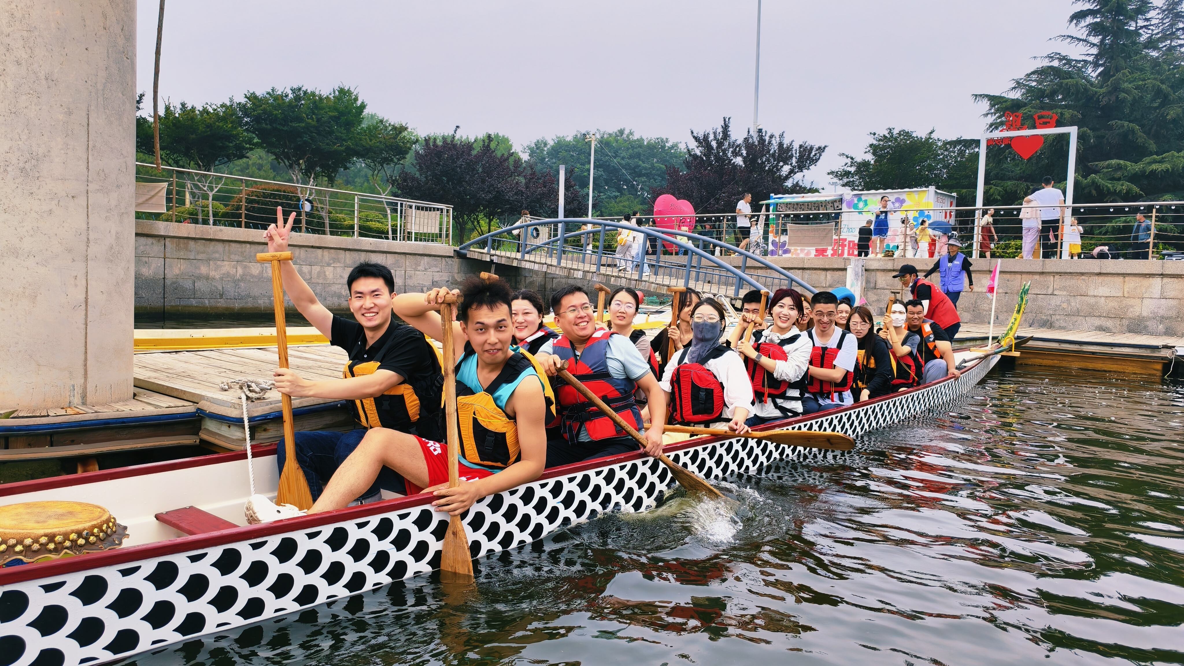 ZYC, 중화인민공화국 제76차 국경일을 경축합니다