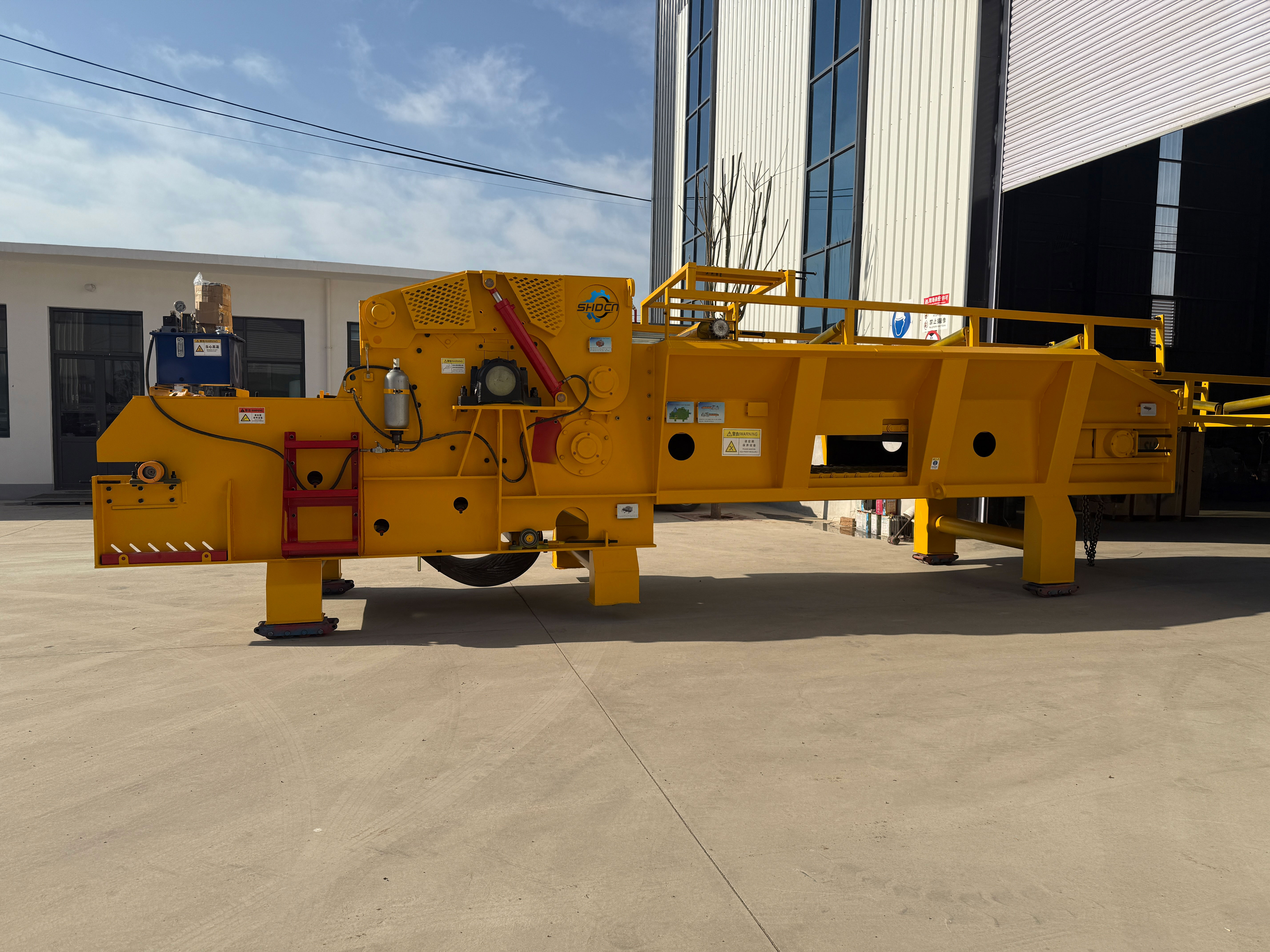 How to reduce energy consumption when using a wood chip machine?