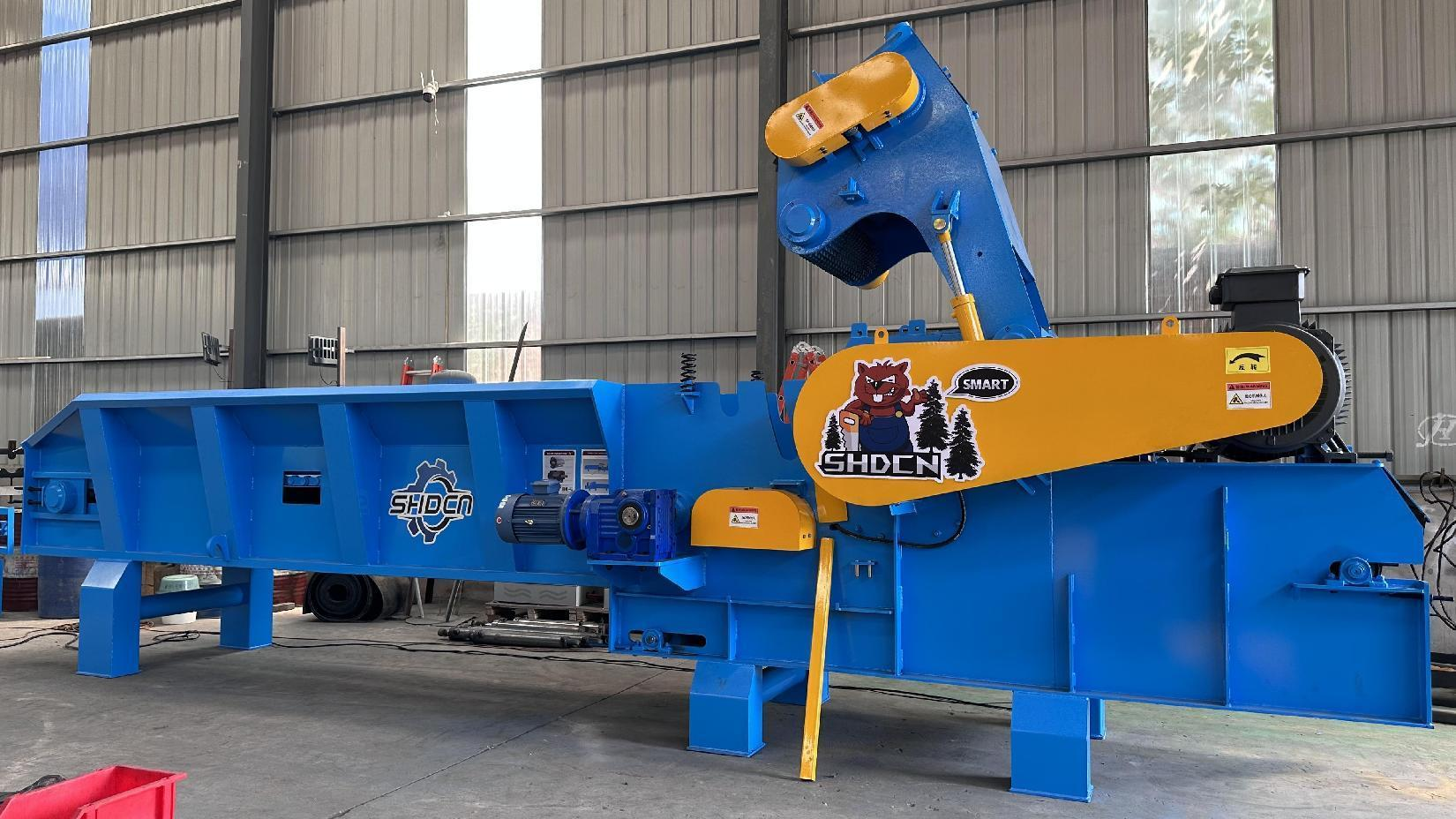 What types of materials can a wood chipper machine process?
